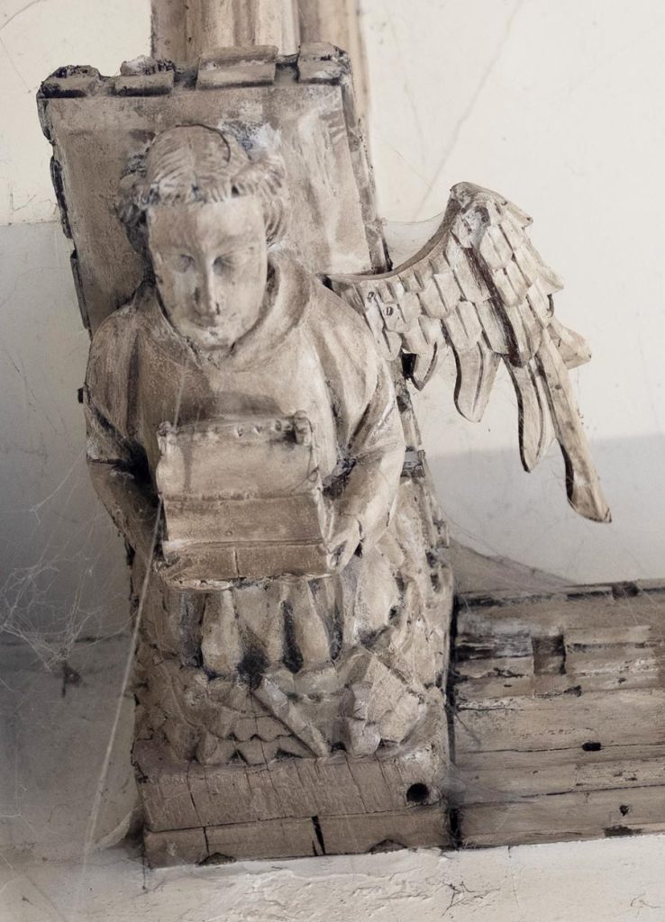 Angel holding reliquary